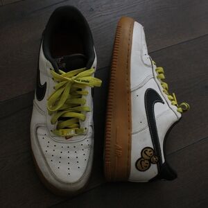Nike Kids White & Black Sneakers with Yellow Laces